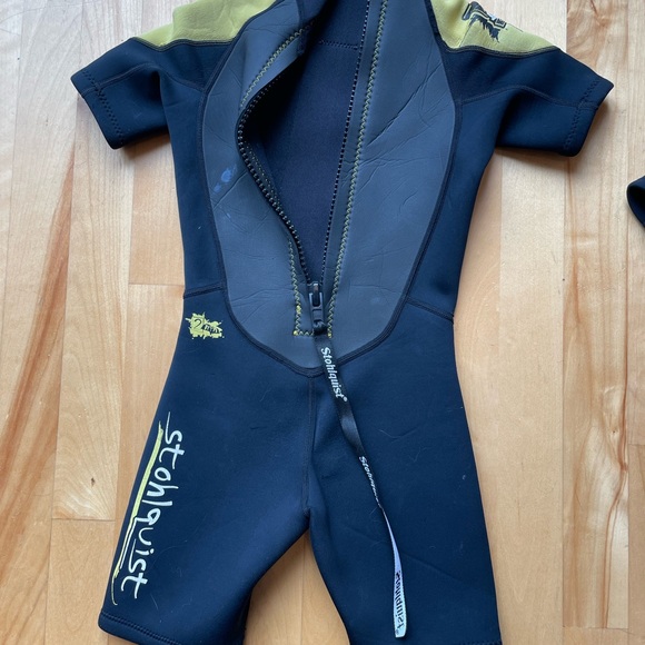 Two Stohlquist kids shortie wetsuits - Picture 3 of 5